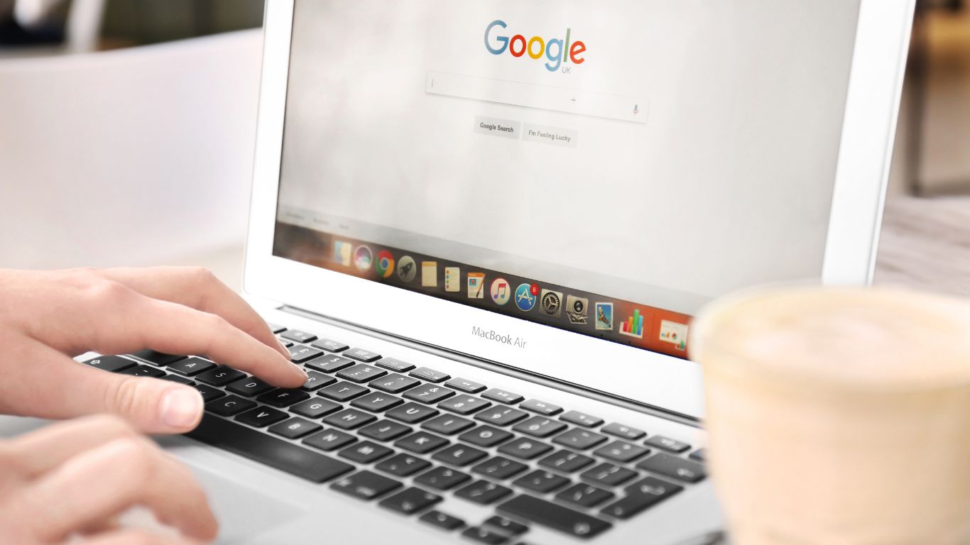 Read more about the article Dominating the Zero-Click Era: What Marketers Need to Know in 2025